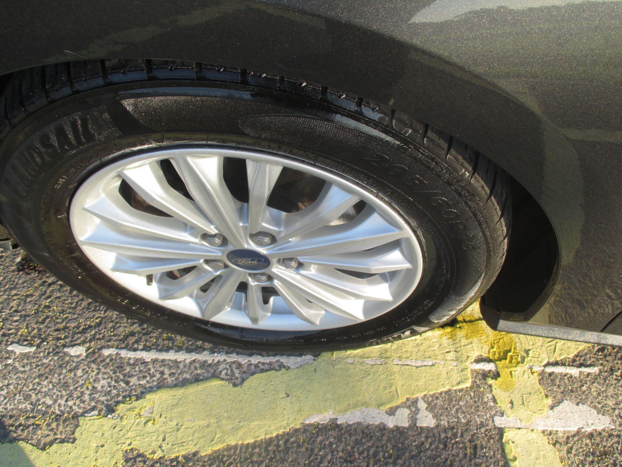 Ford Focus view 30