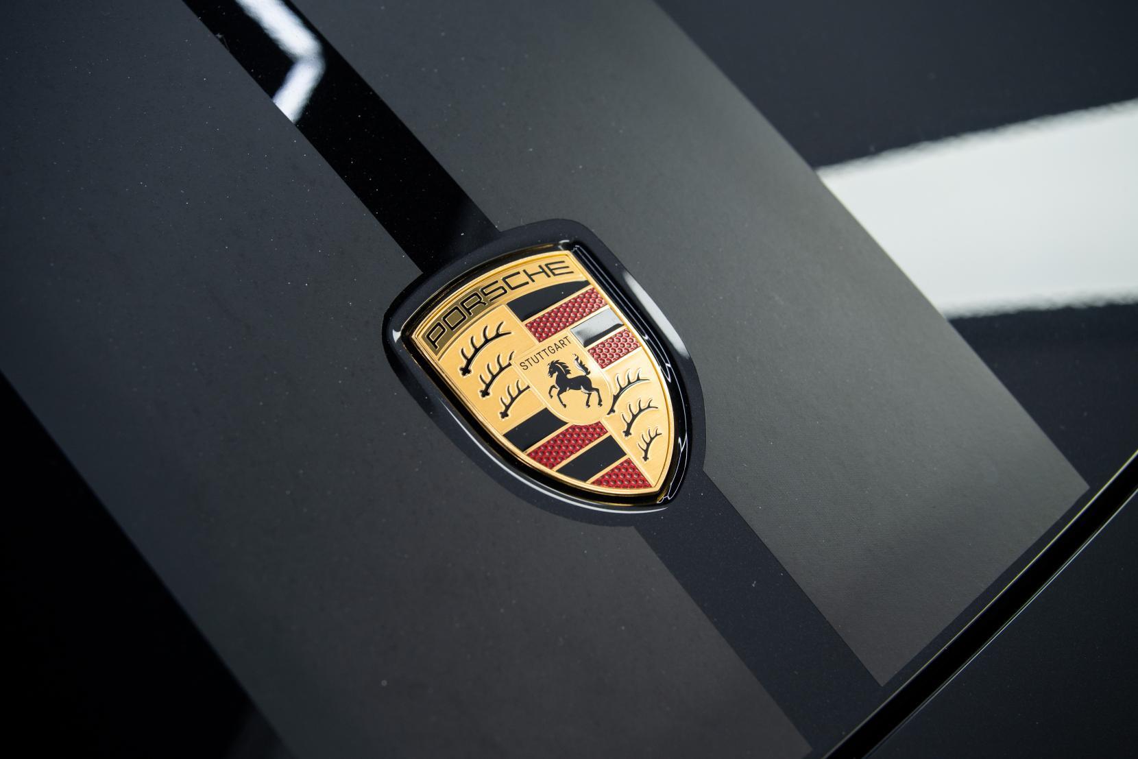 Porsche 911 view 28