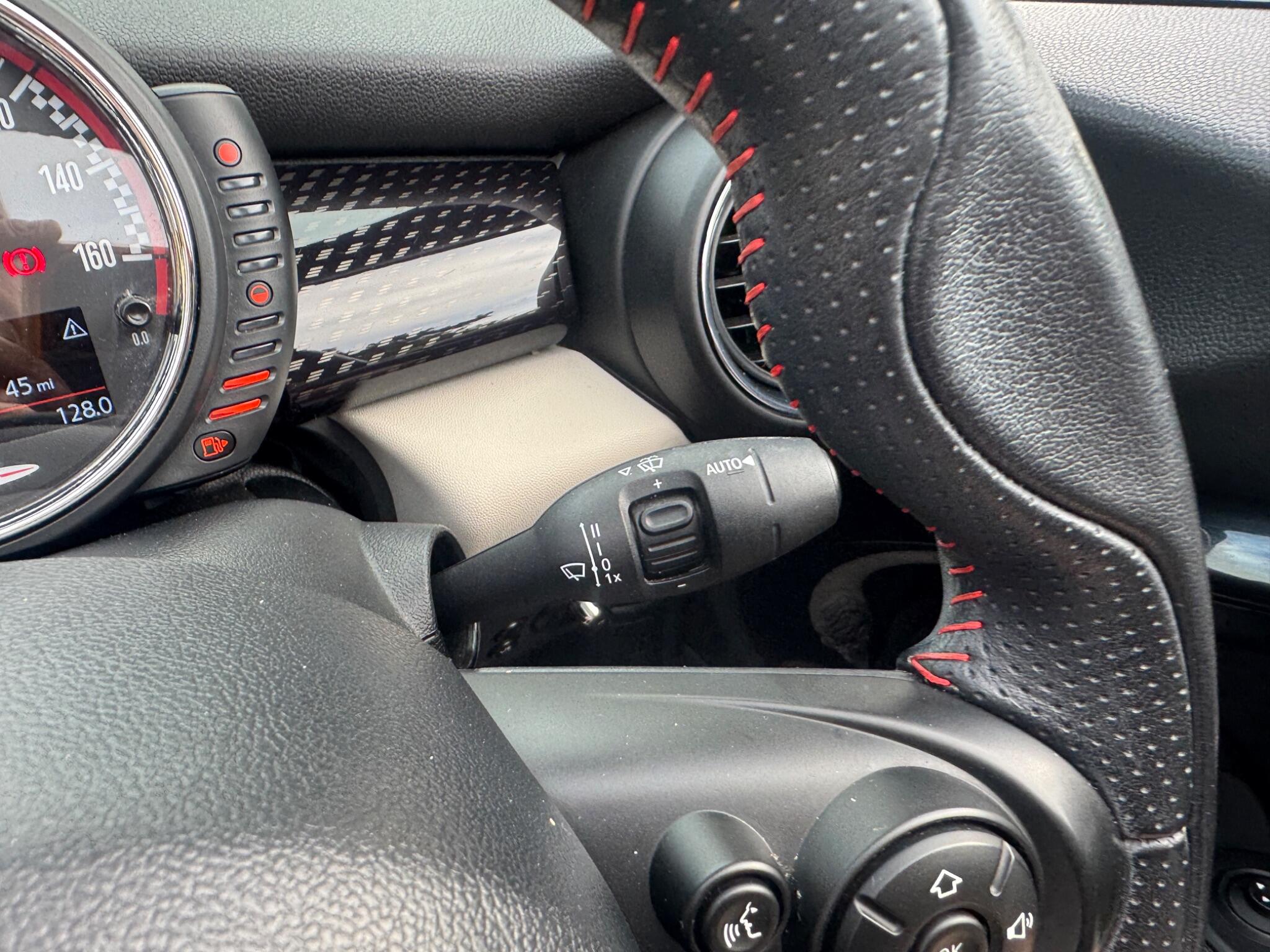Mini Convertible view 48
