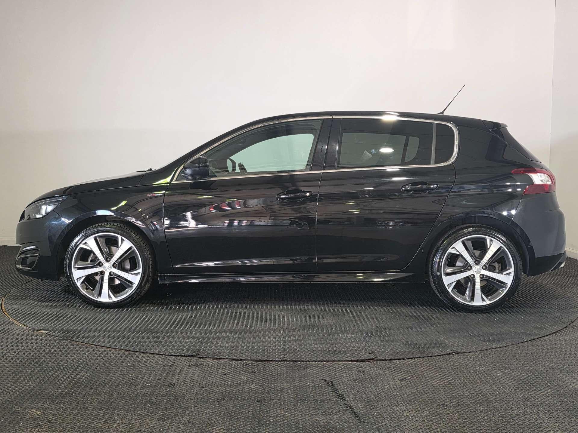 Peugeot 308 view 4