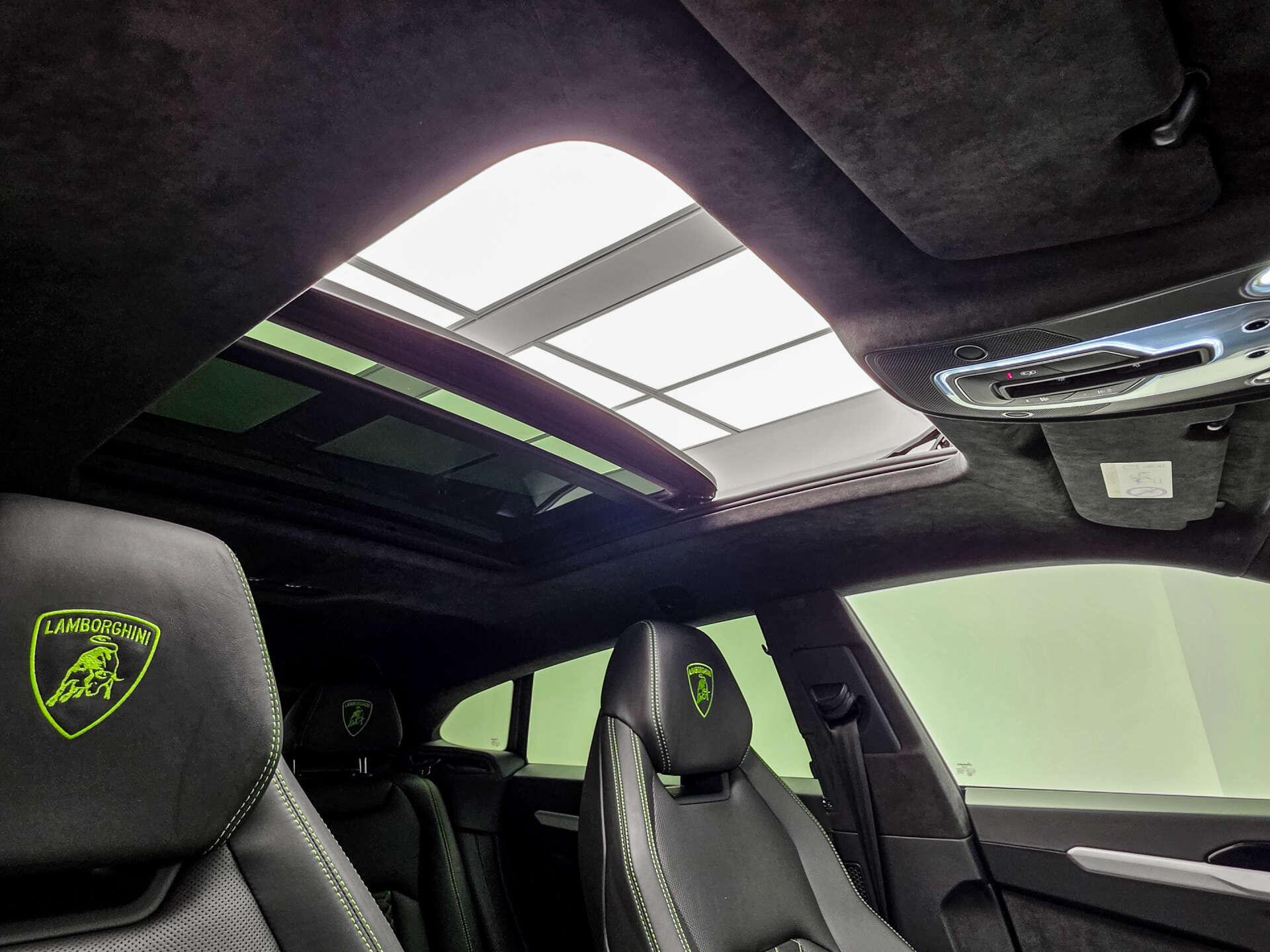 Lamborghini Urus view 37