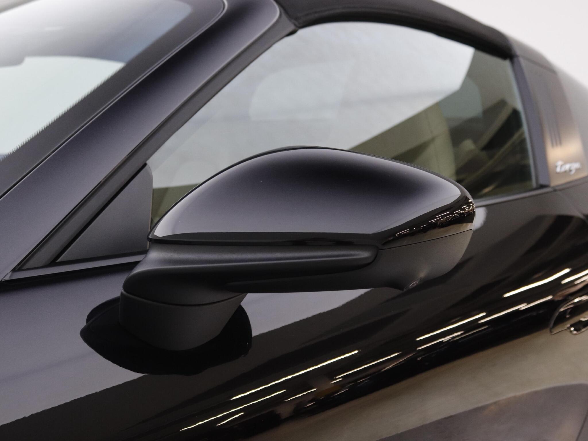 Porsche 911 view 19