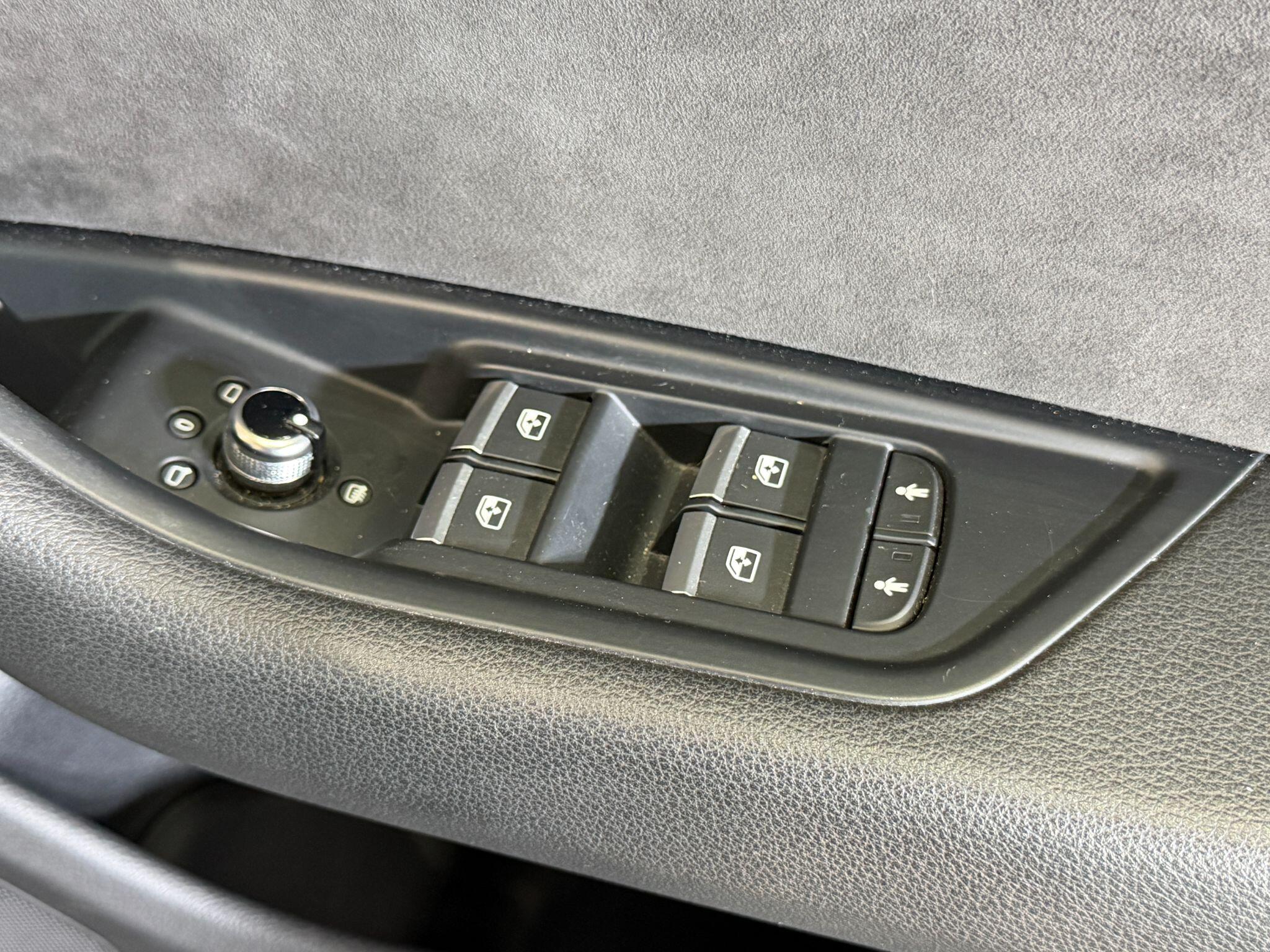 Audi A4 view 24