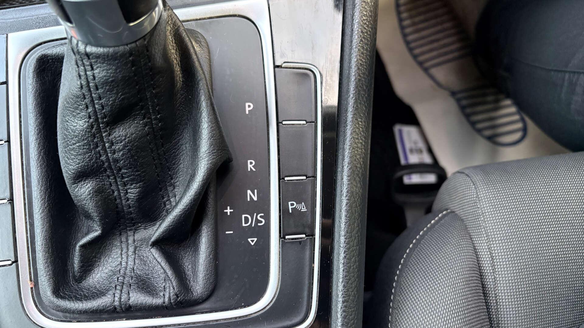 Volkswagen Golf view 35