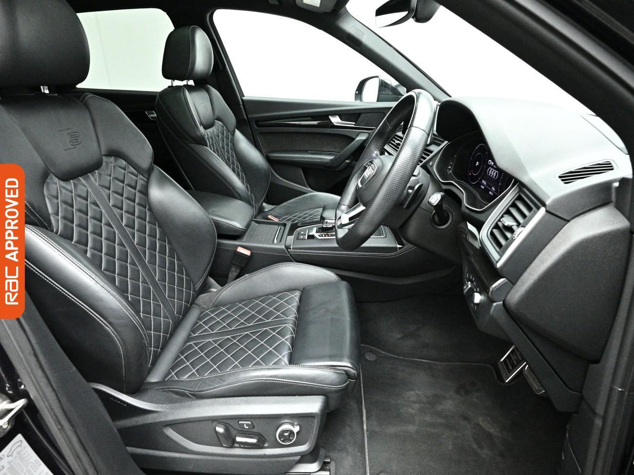 Audi Q5 view 12