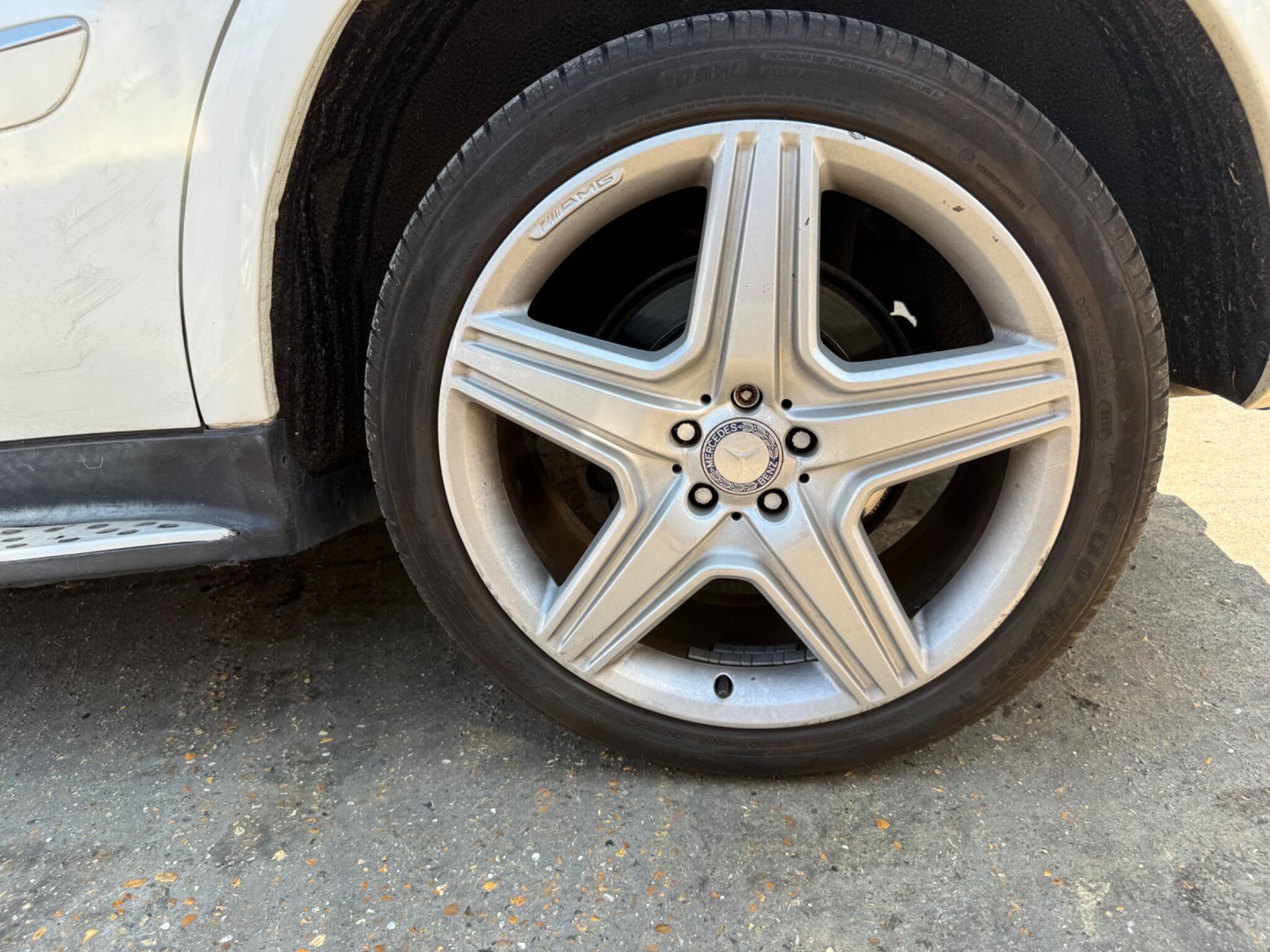 Mercedes-Benz M Class view 21