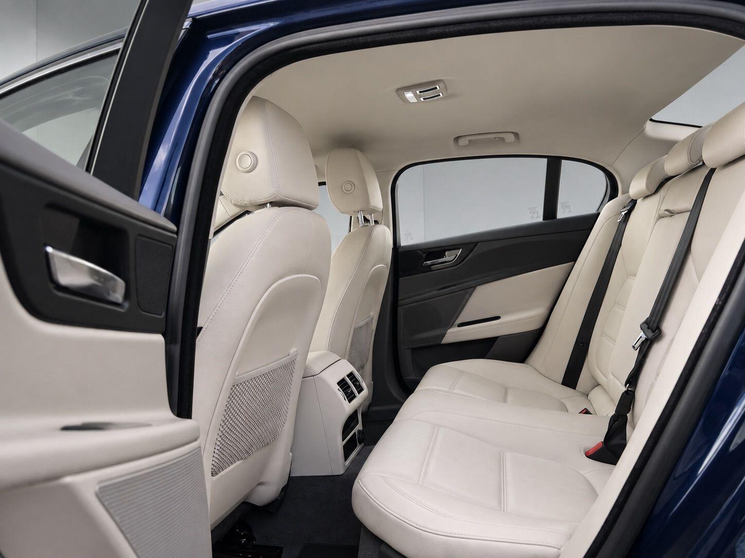 Jaguar Xe view 28