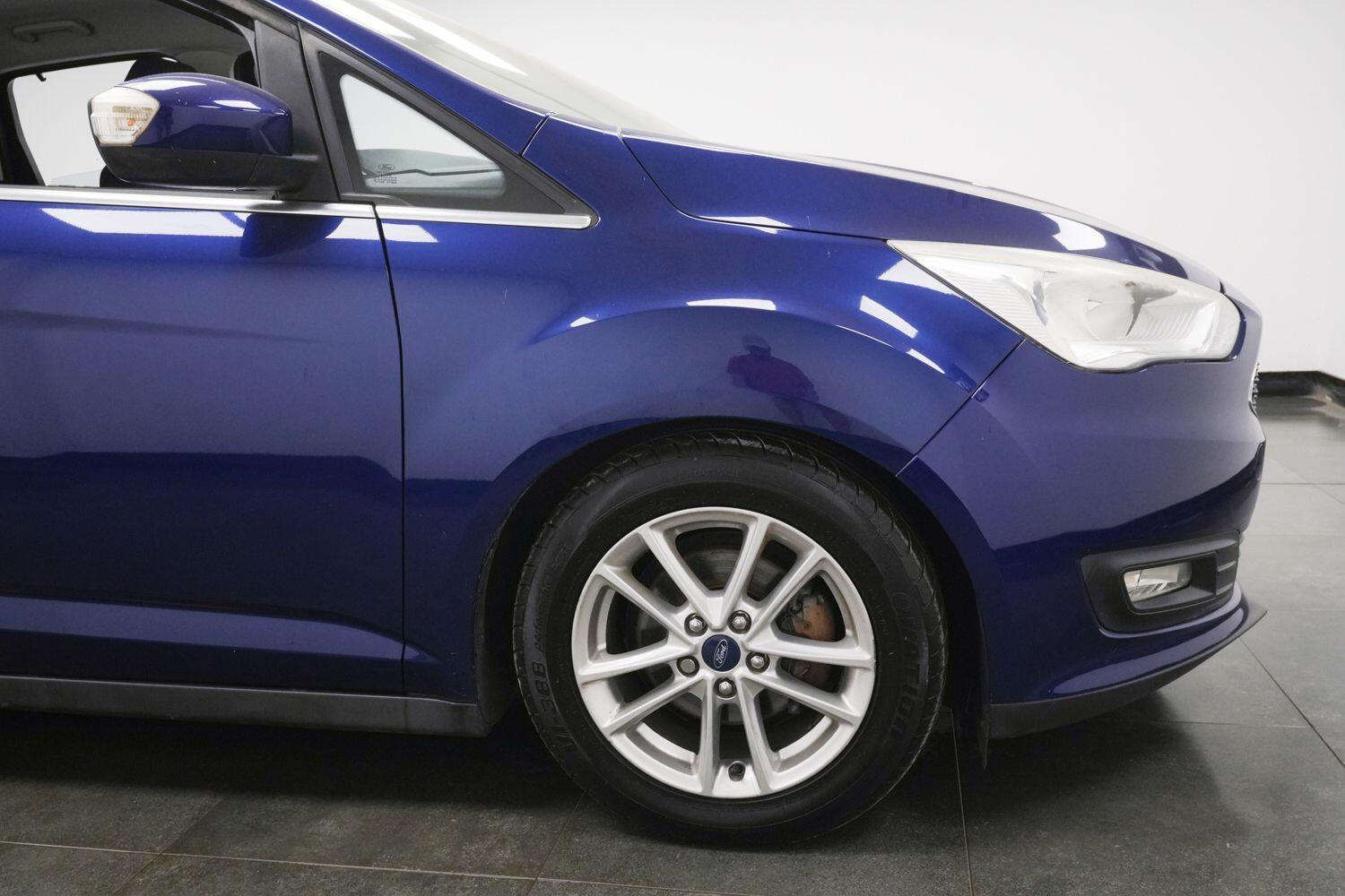 Ford C-Max view 5