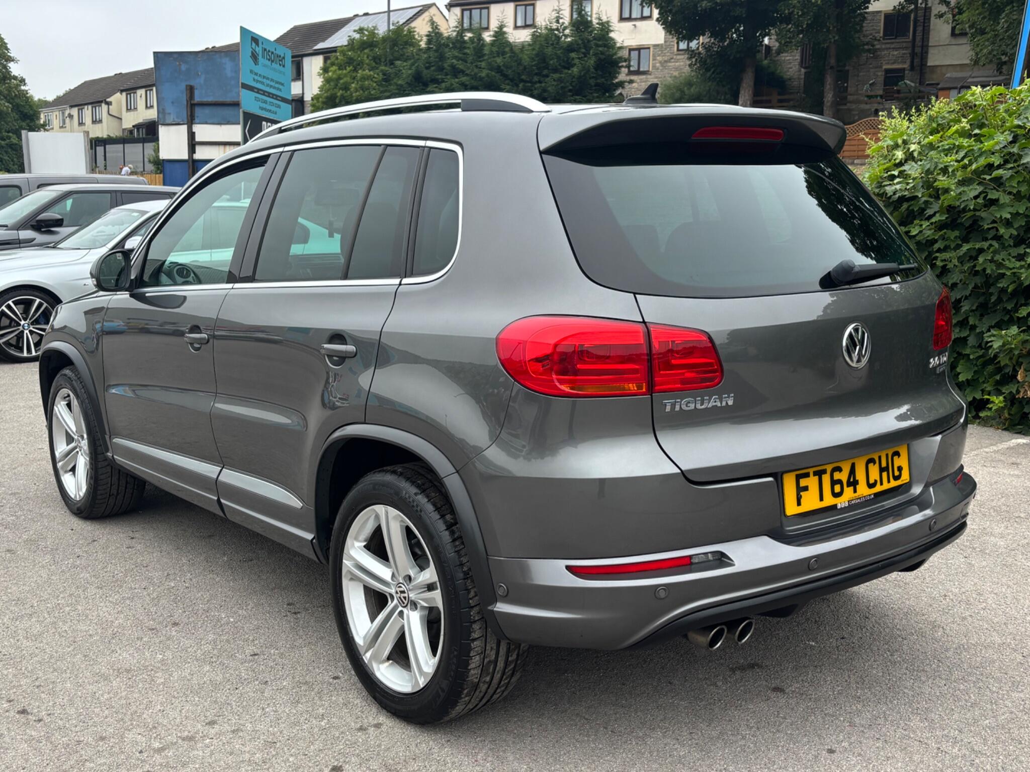 Volkswagen Tiguan view 4