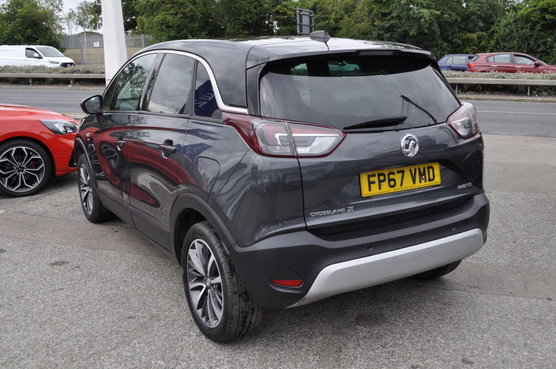 Vauxhall Crossland X view 3