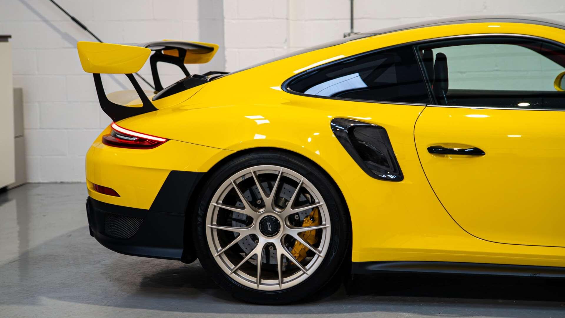 Porsche 911 view 37