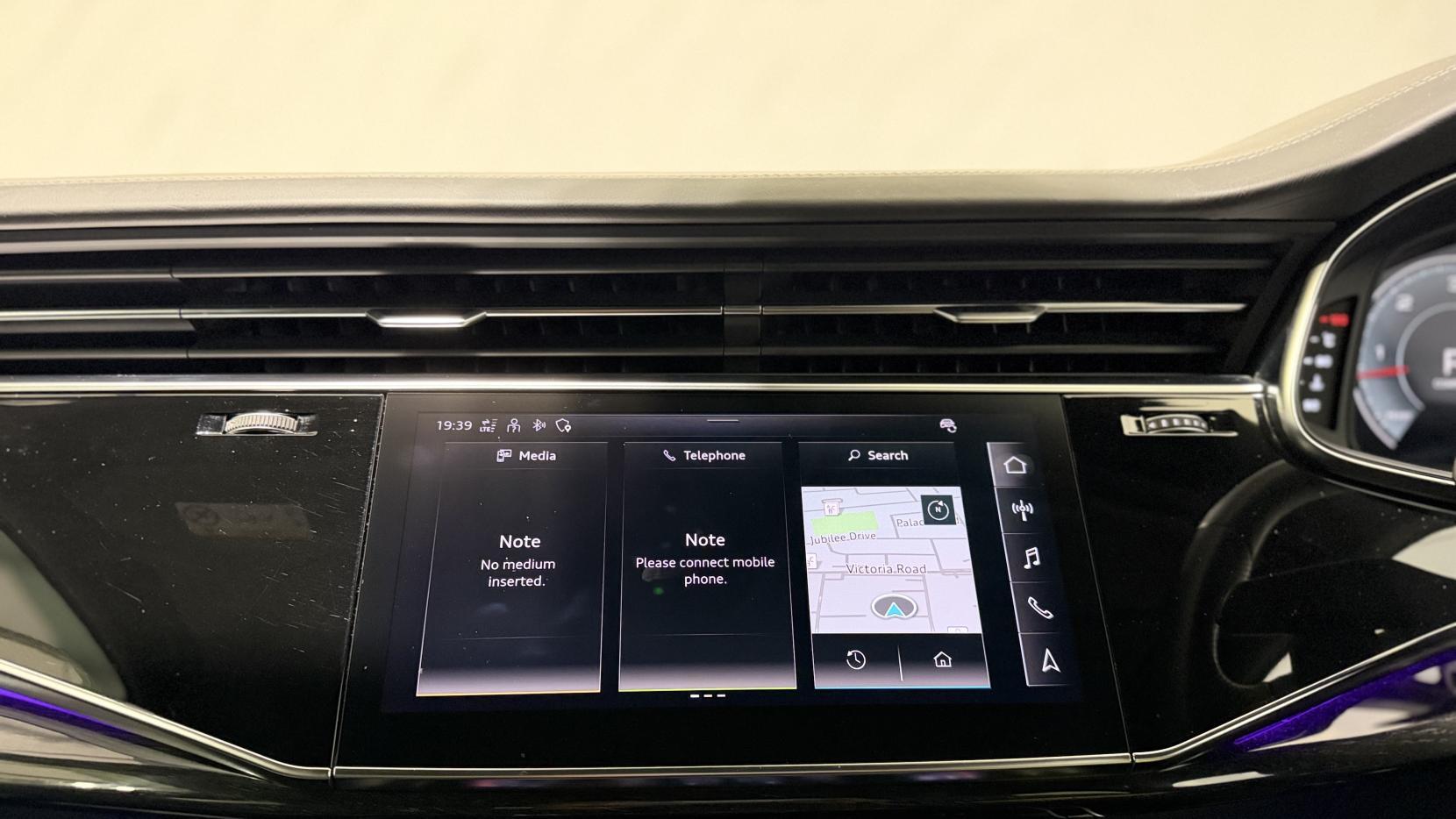 Audi Q7 view 22