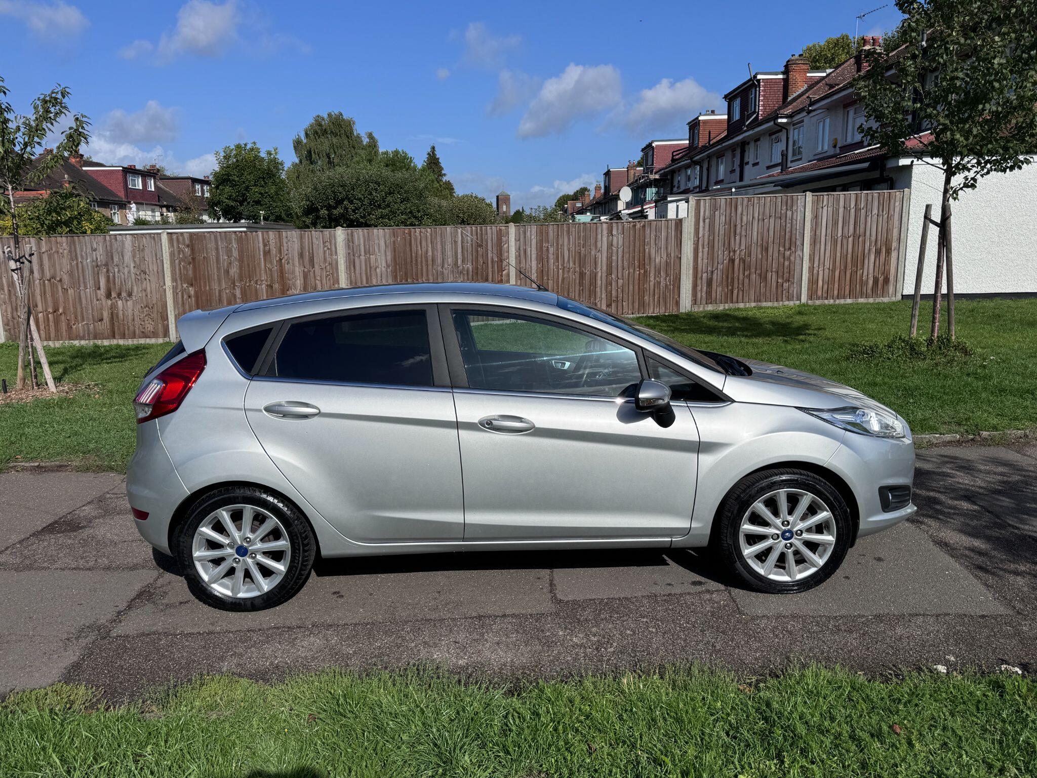2017 Ford Fiesta image 9