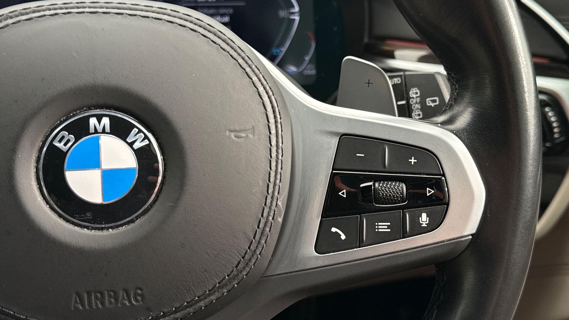BMW 5 Series view 19