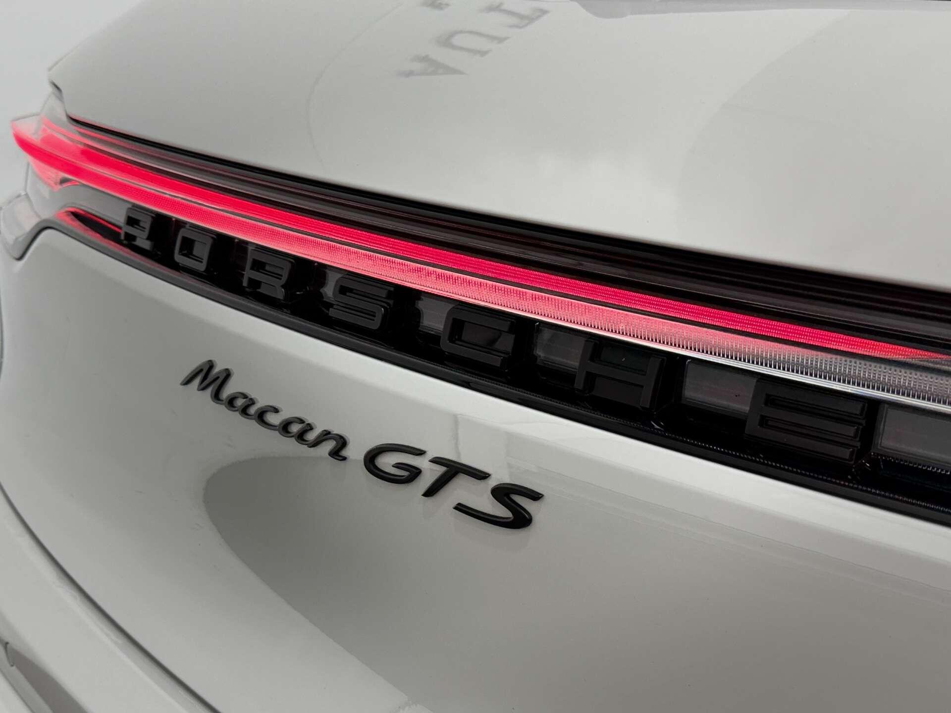 Porsche Macan view 29