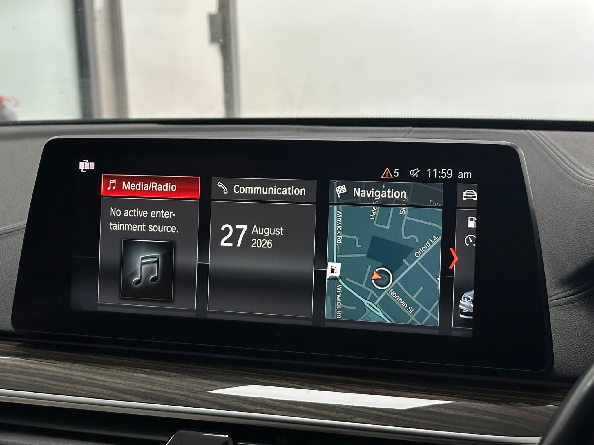 BMW 5 Series view 31