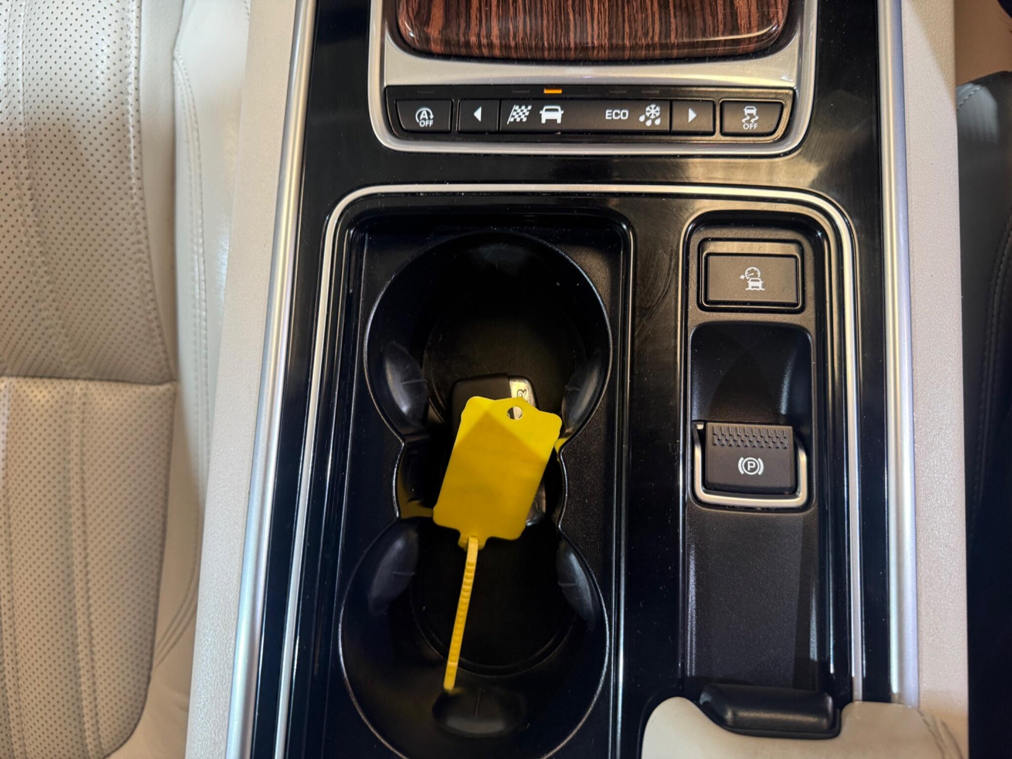 Jaguar XF view 27