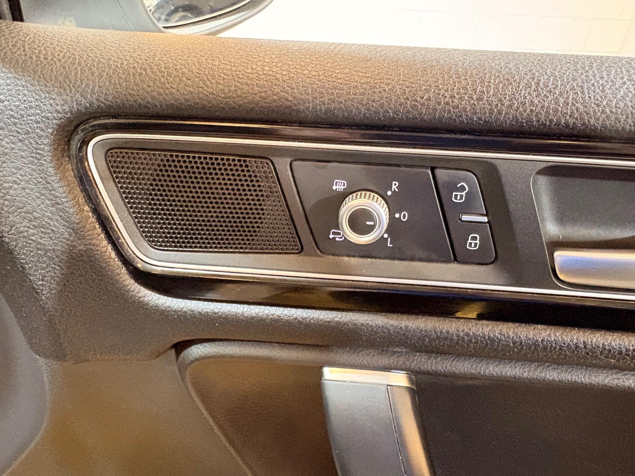 Volkswagen Touareg view 39