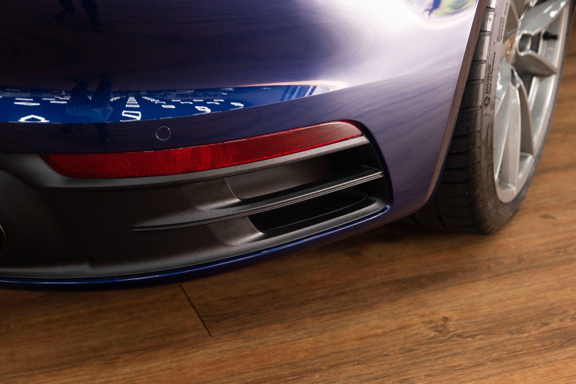 Porsche 911 view 28