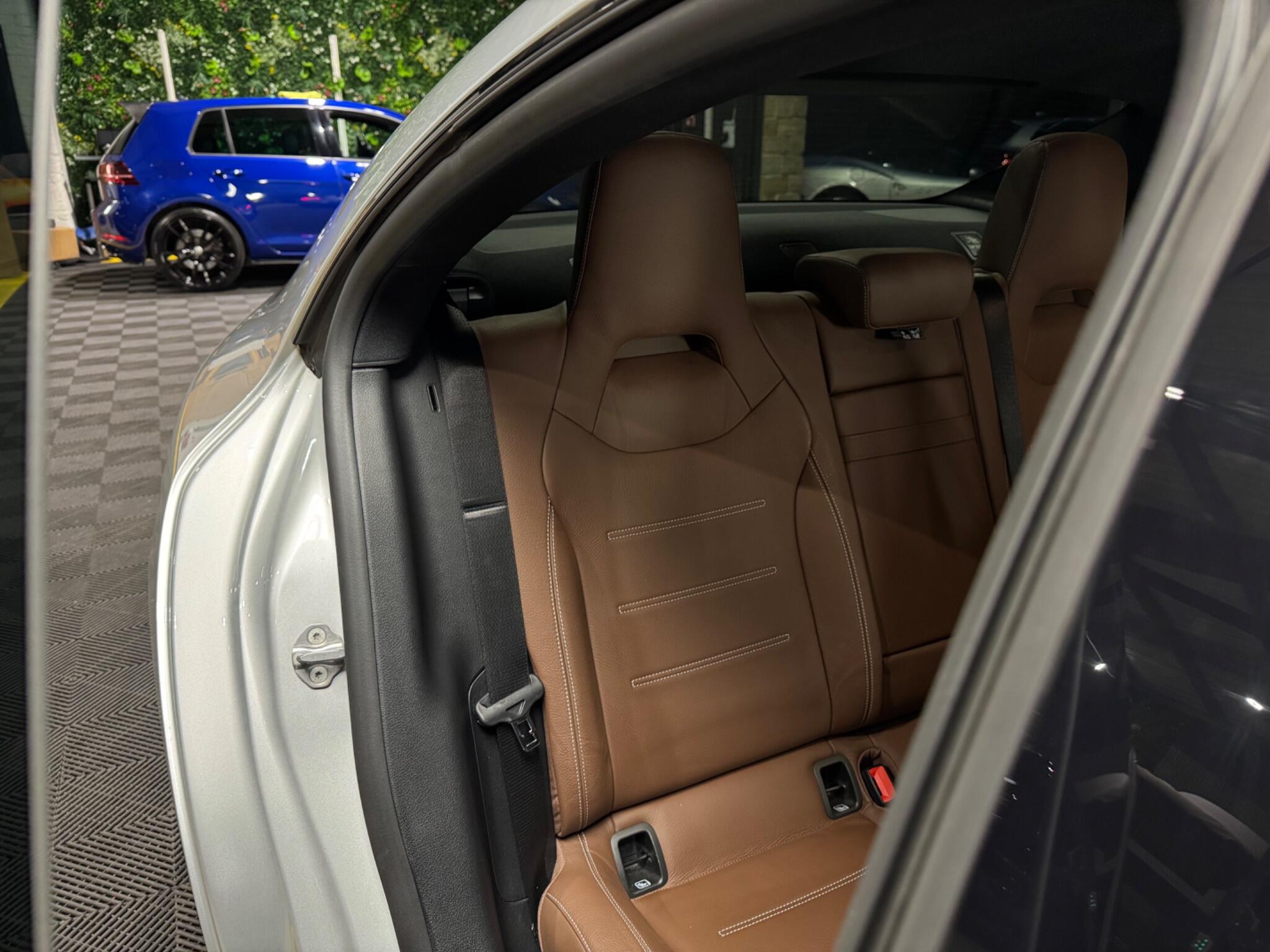 Mercedes-Benz Cla view 24