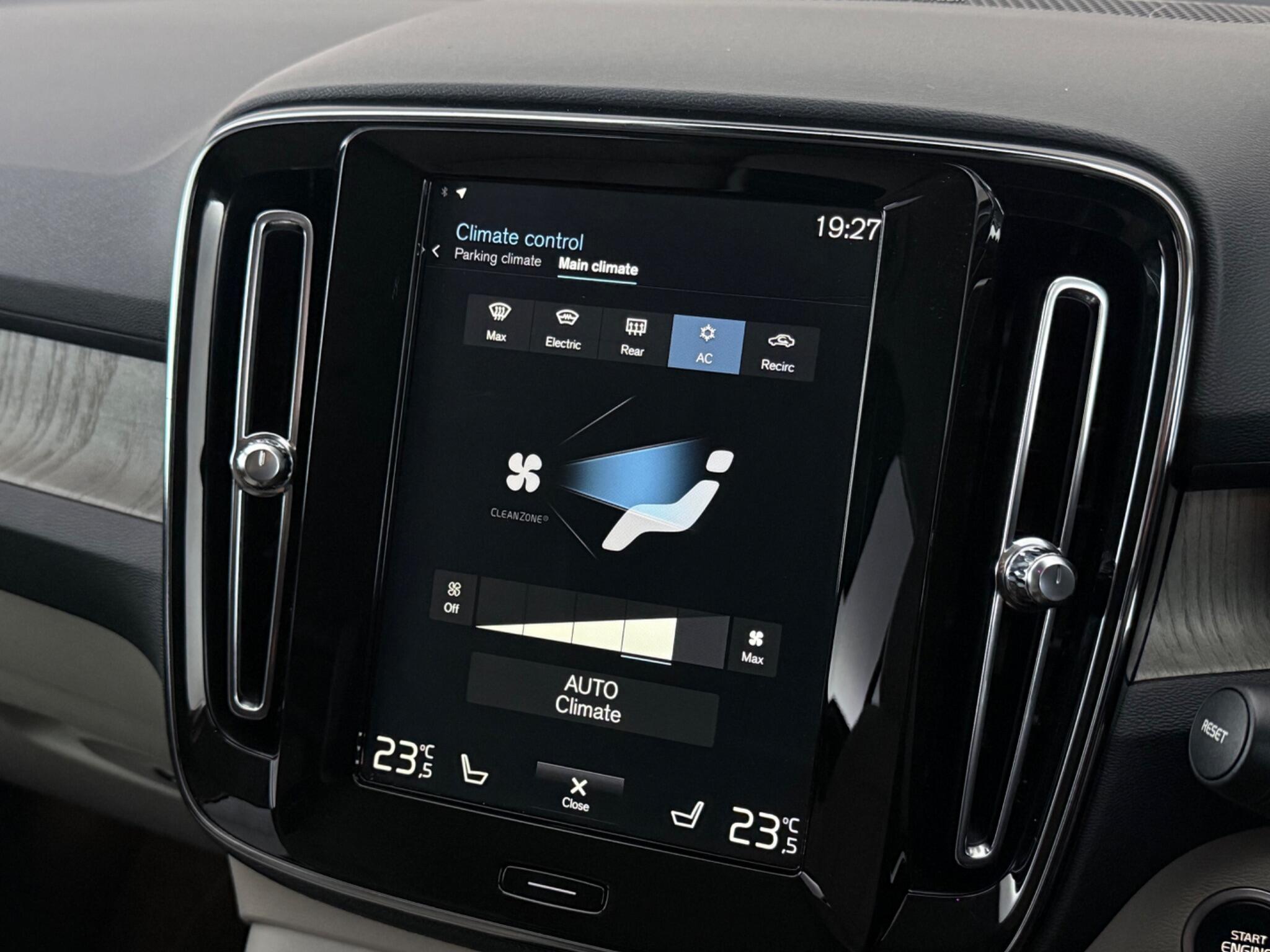 Volvo XC40 view 23