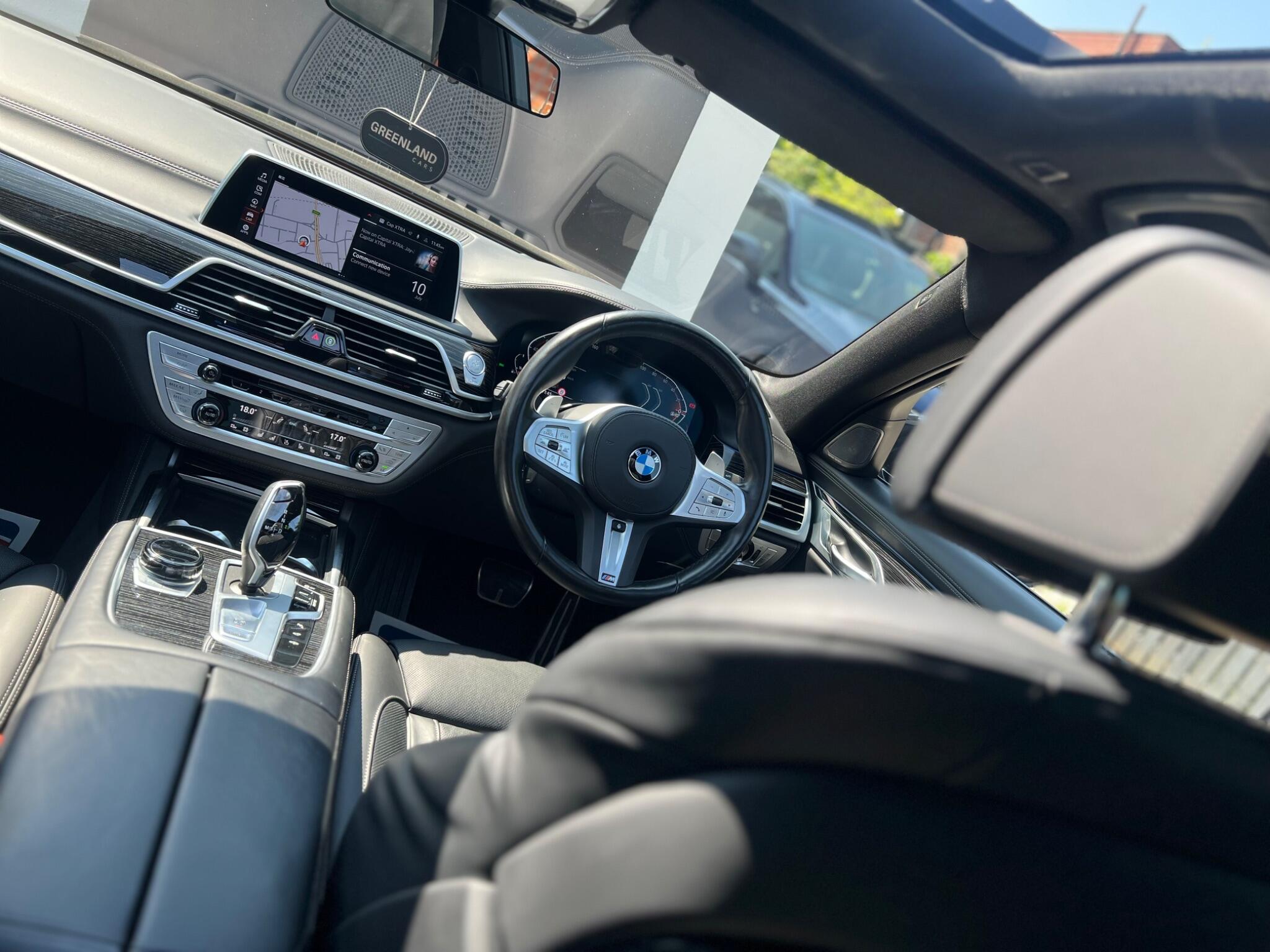 BMW 7 Series view 37