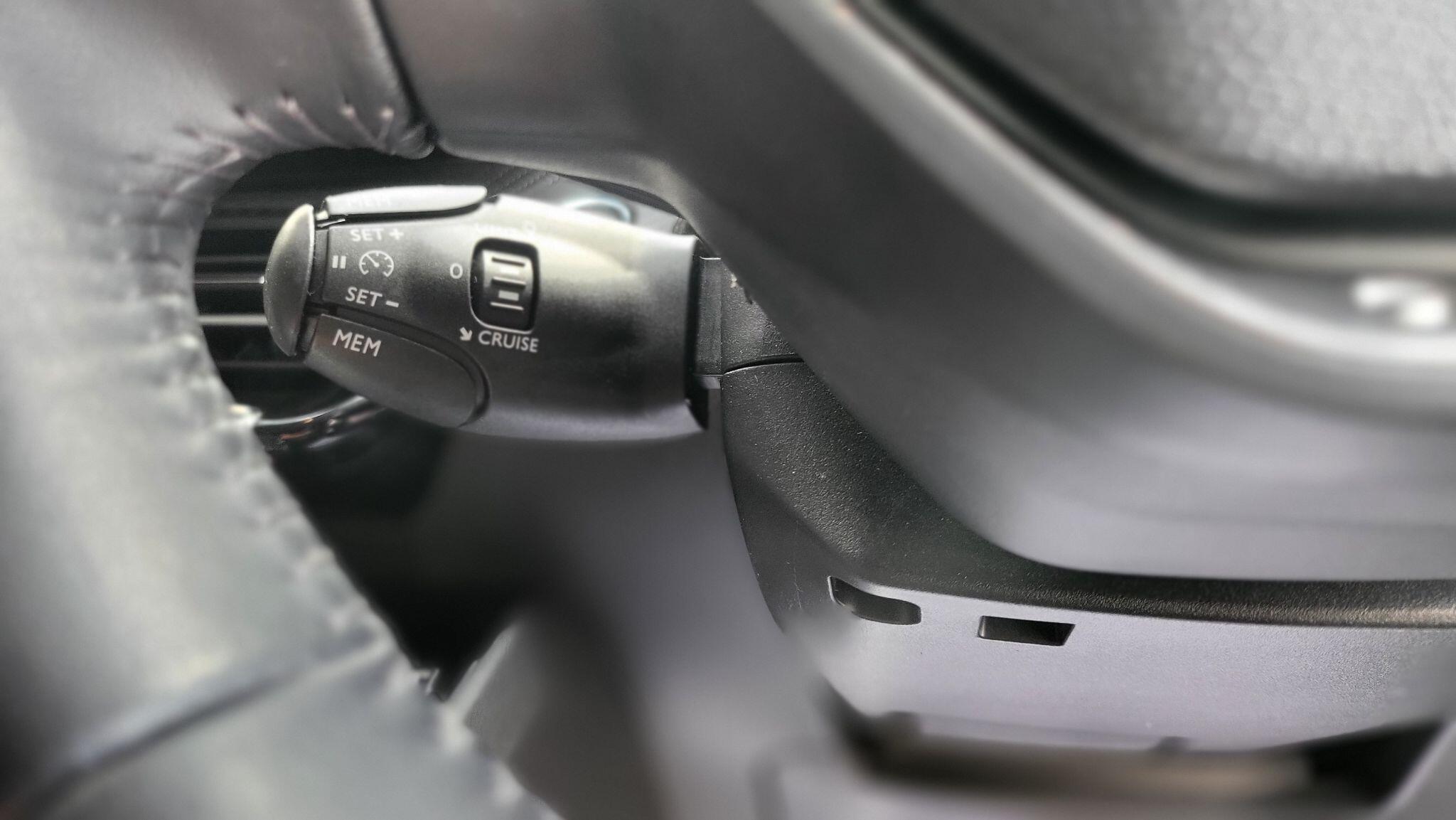 Peugeot 208 view 23