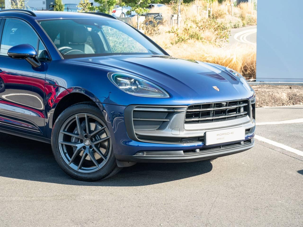 Porsche Macan view 16