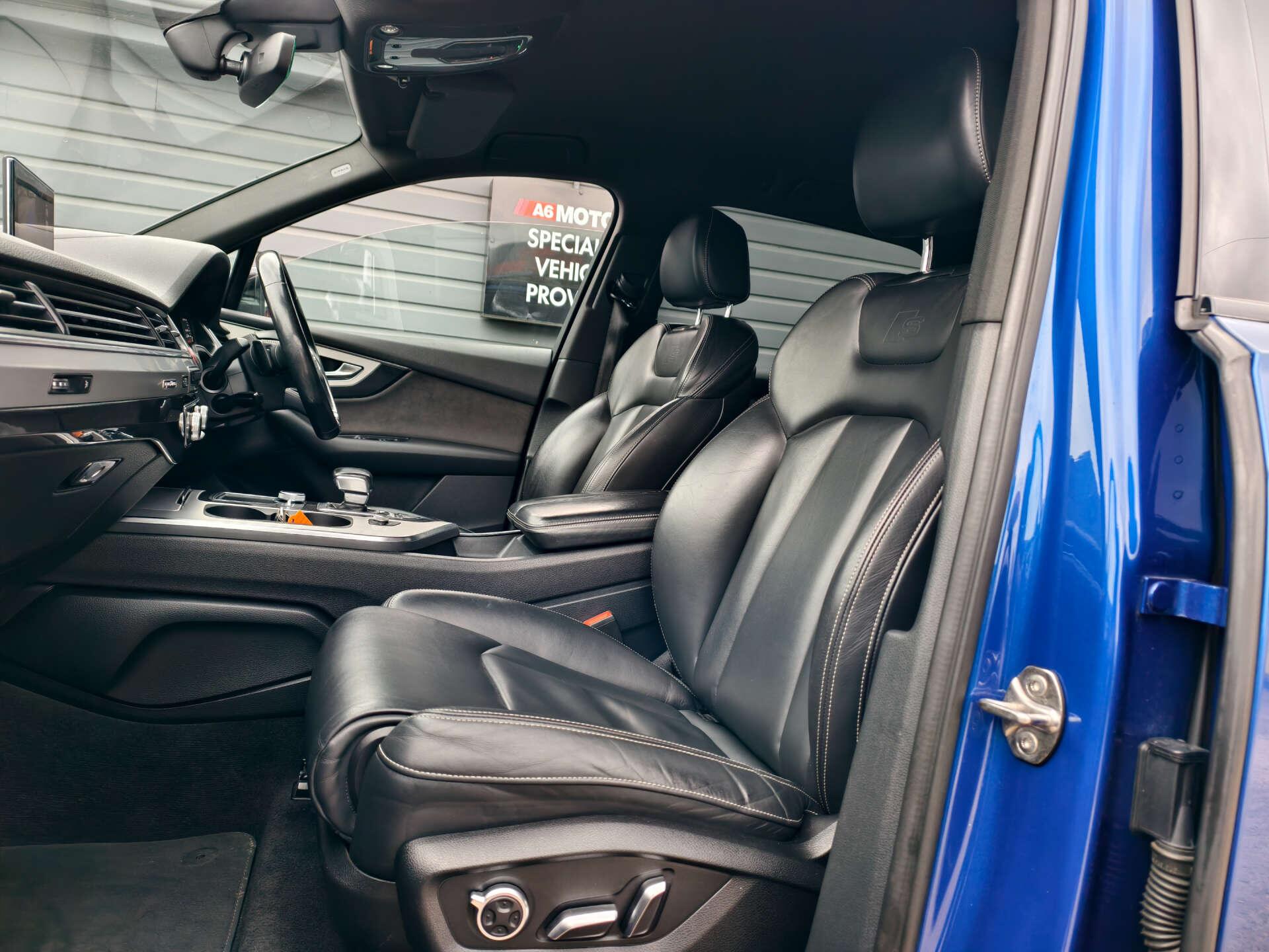 Audi SQ7 view 25