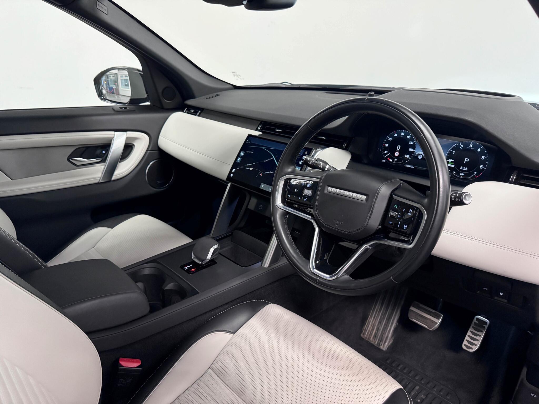 Land Rover Discovery Sport view 35
