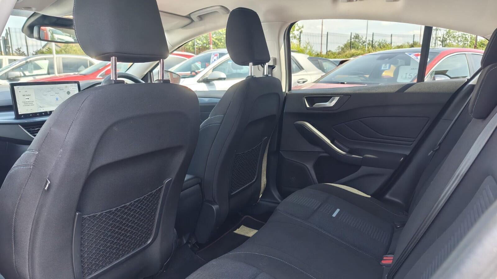 Ford Focus view 18