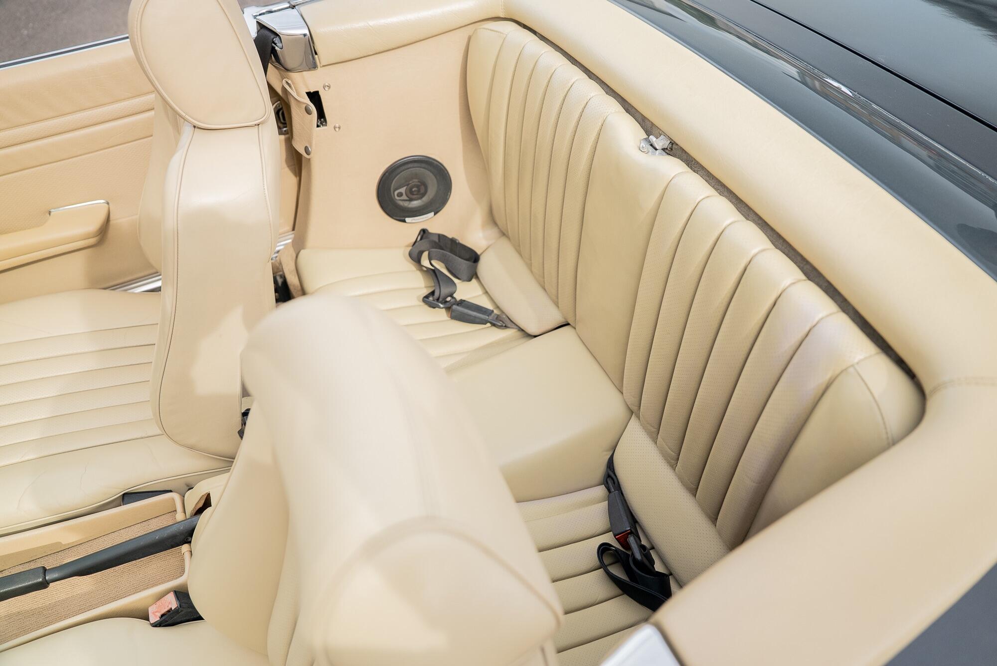 Mercedes-Benz 500 SL view 34