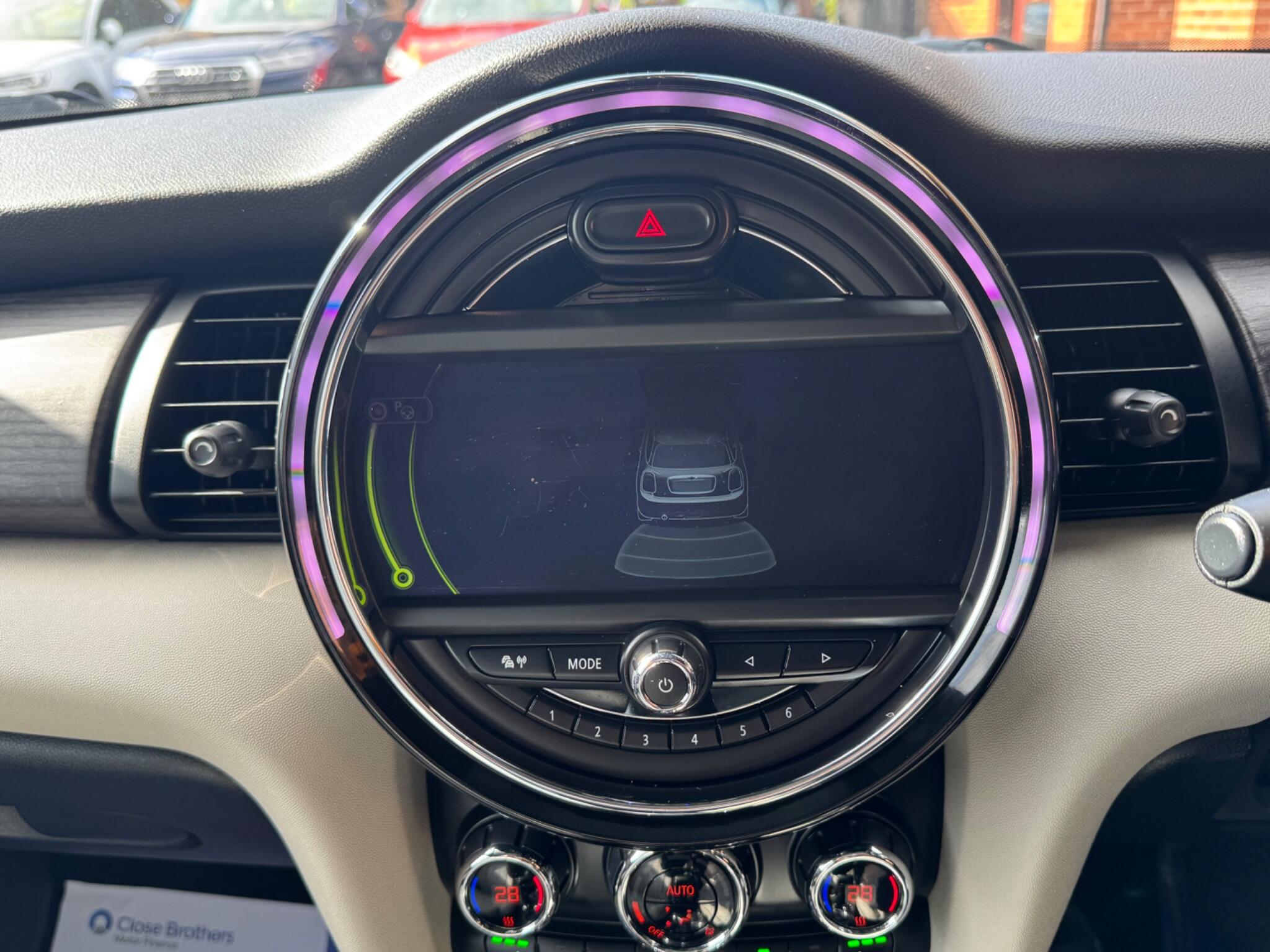 Mini Hatch view 26
