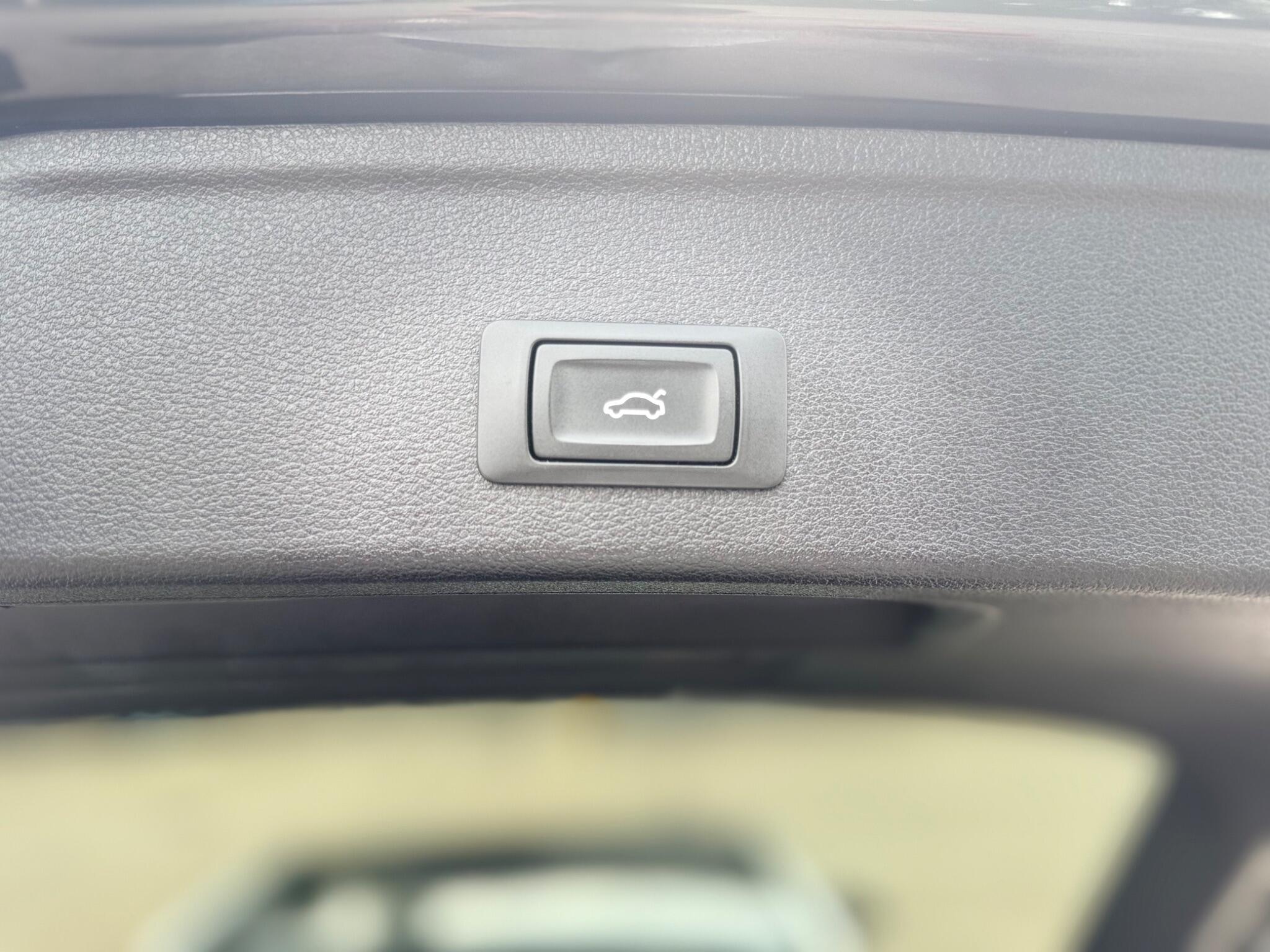 Audi S4 view 16
