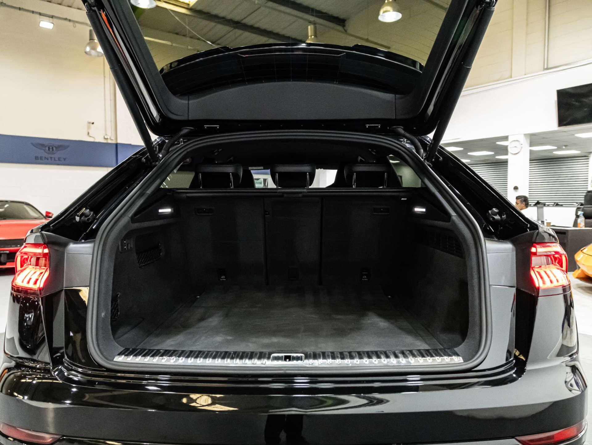 Audi SQ8 view 97