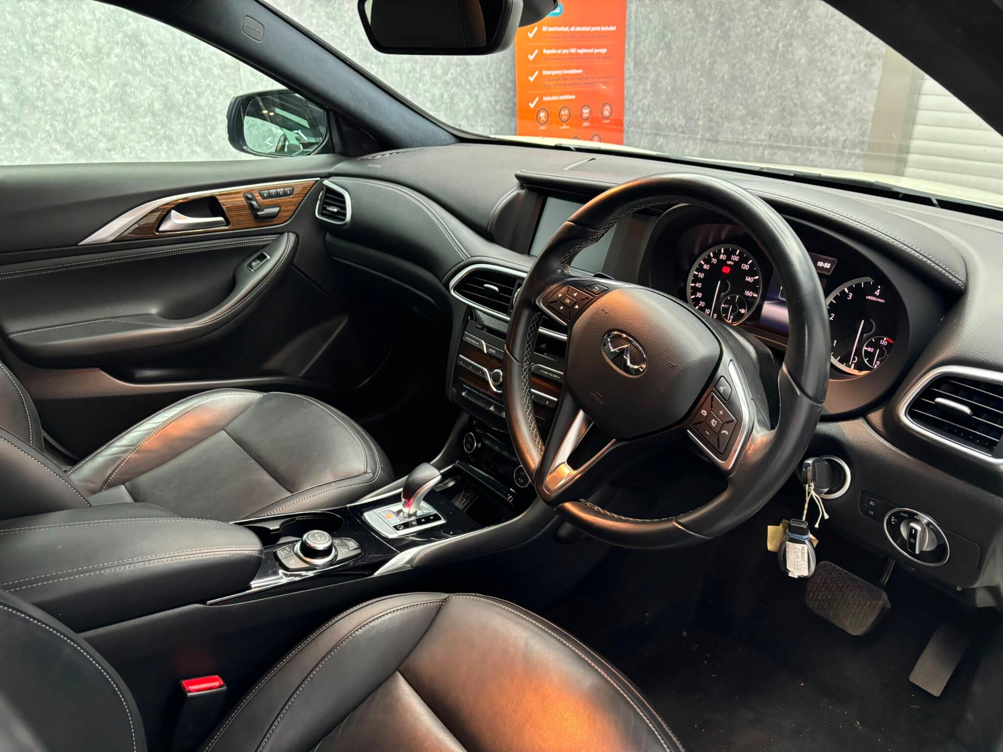 Infiniti Q30 view 5