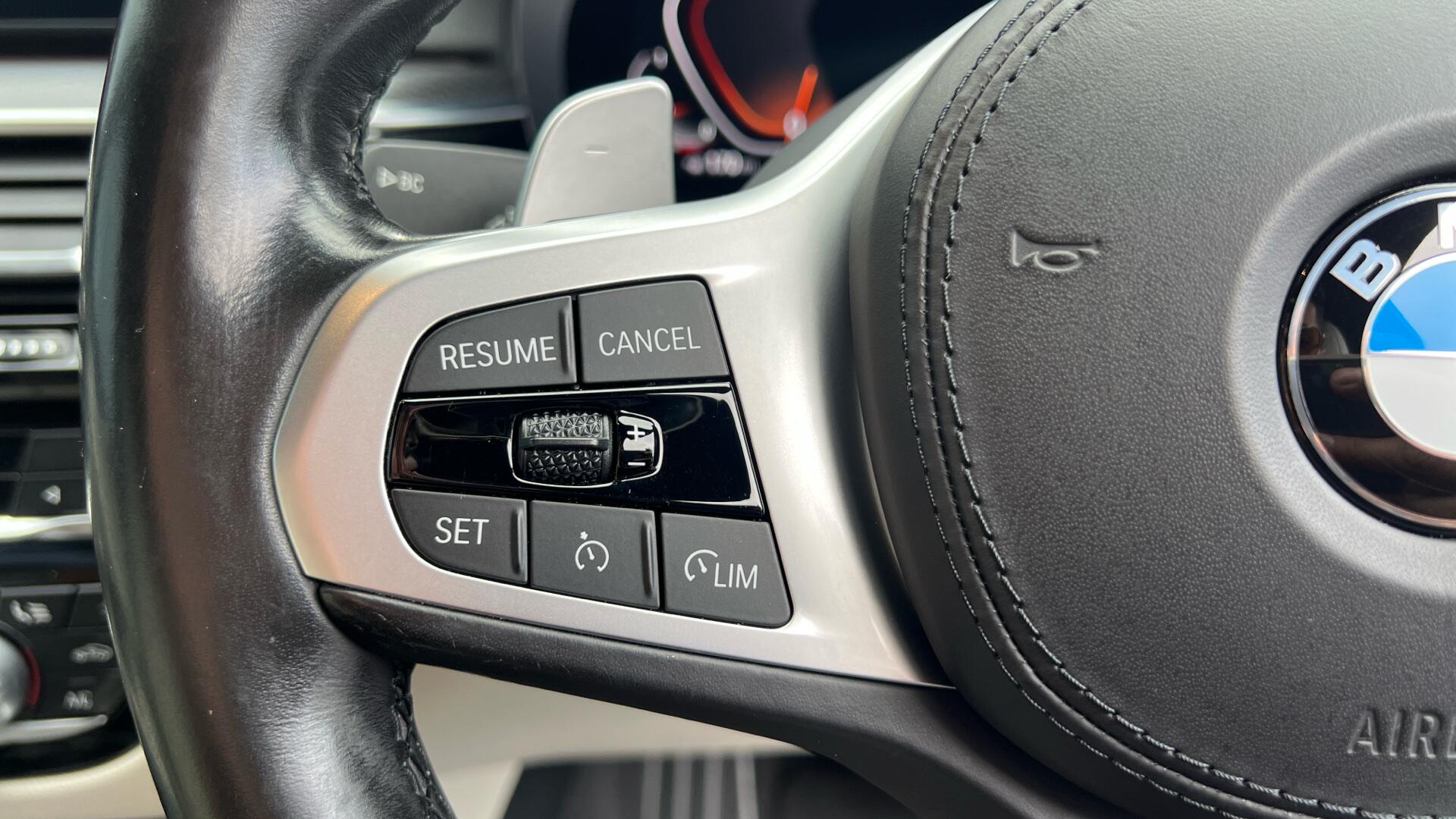 BMW 5 Series view 17