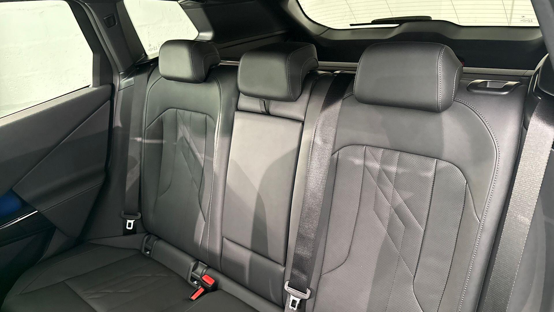 BMW X3 view 12