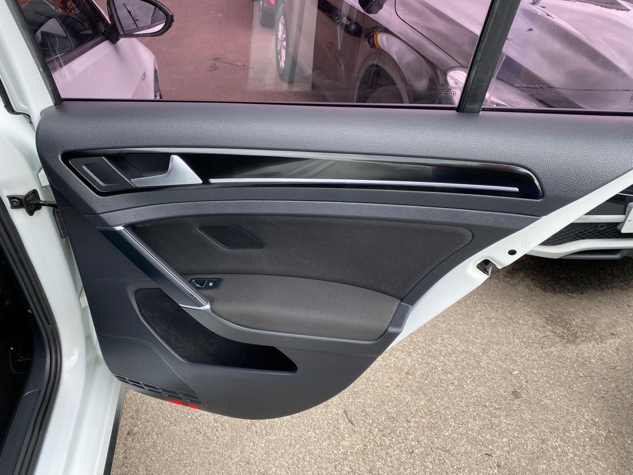 Volkswagen Golf view 33