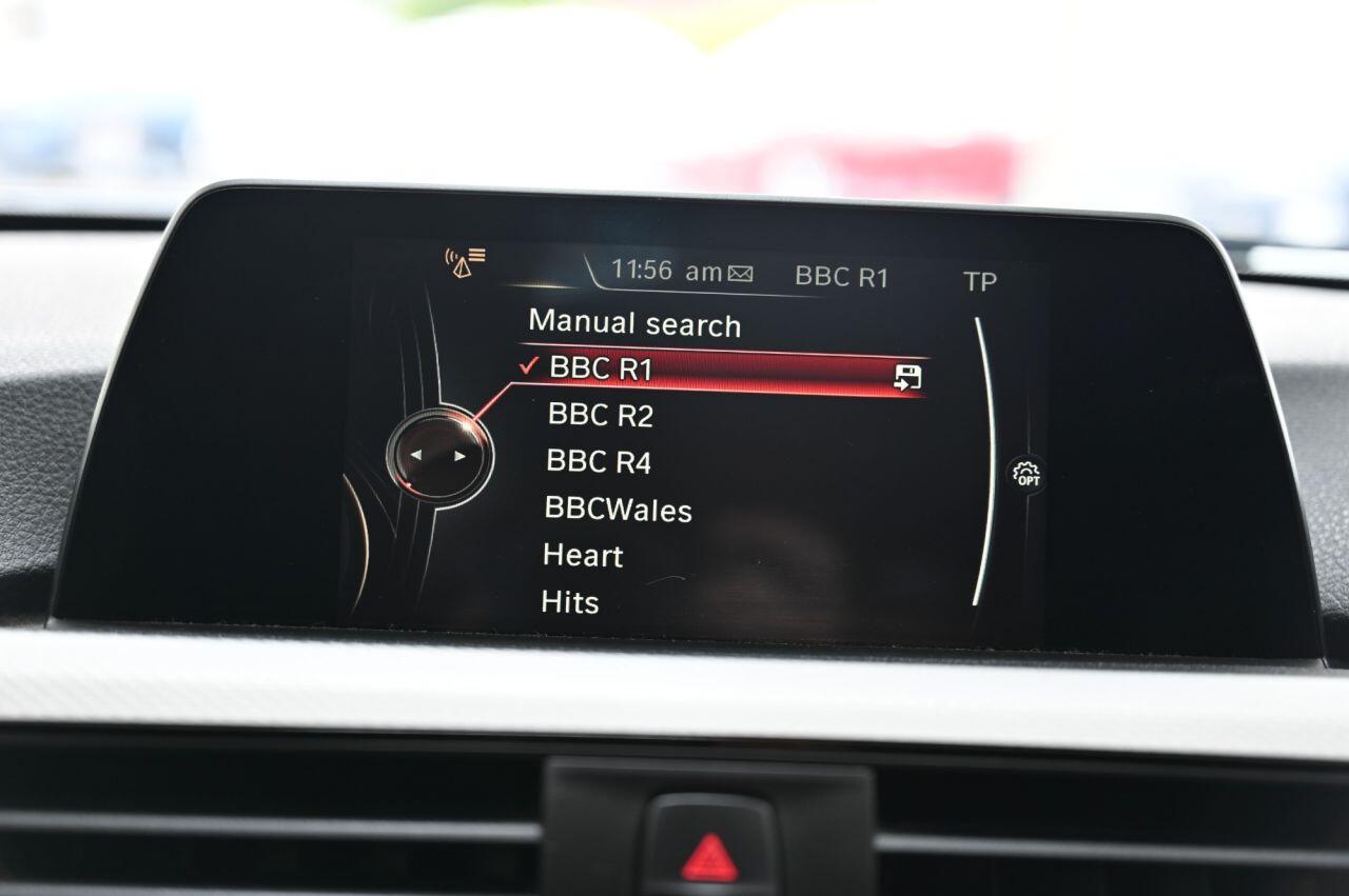 BMW 3 Series view 23