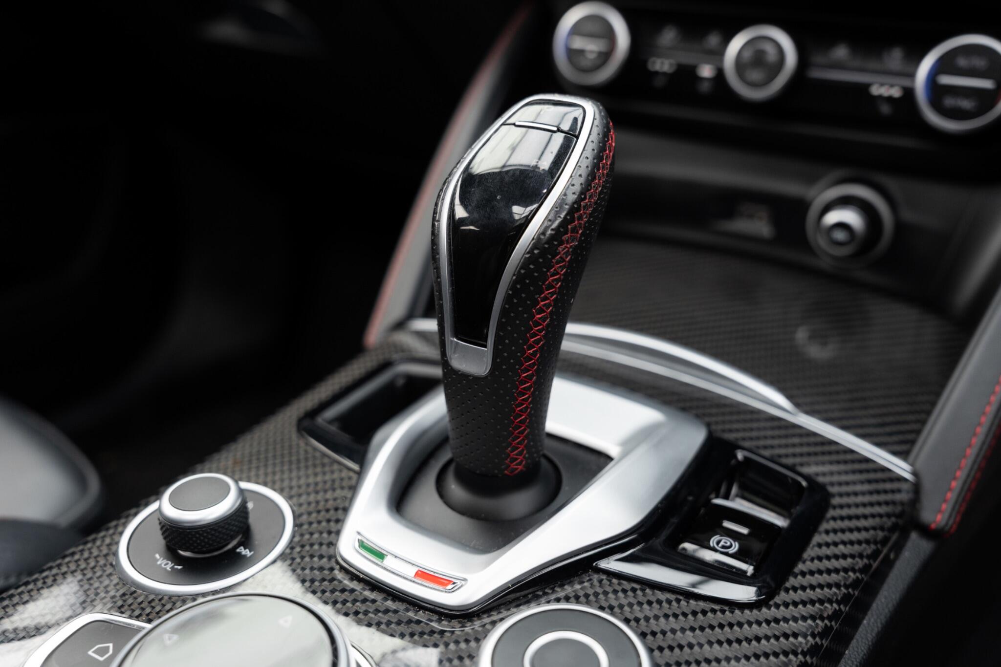 Alfa Romeo Stelvio view 34