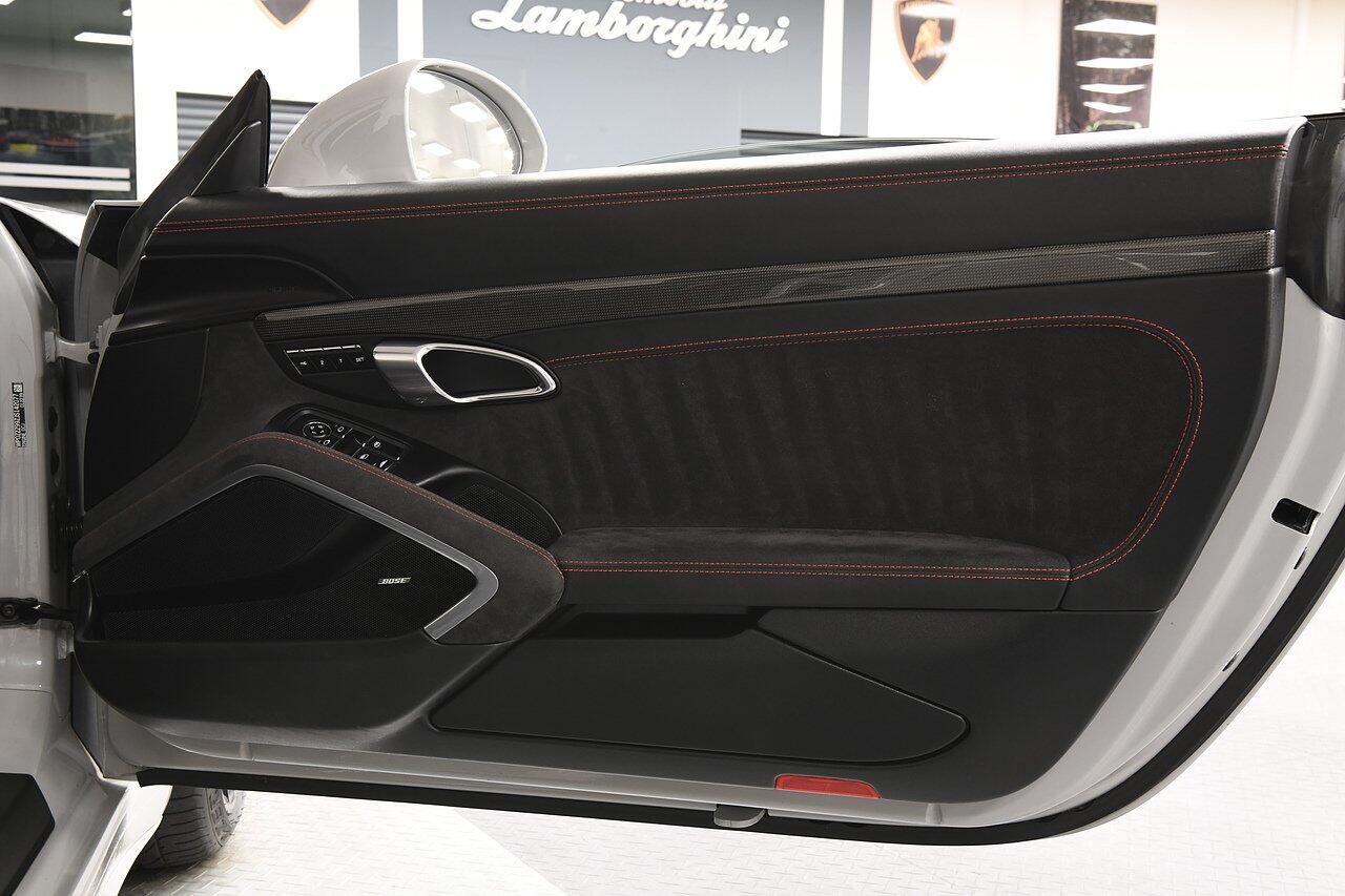 Porsche 911 view 29