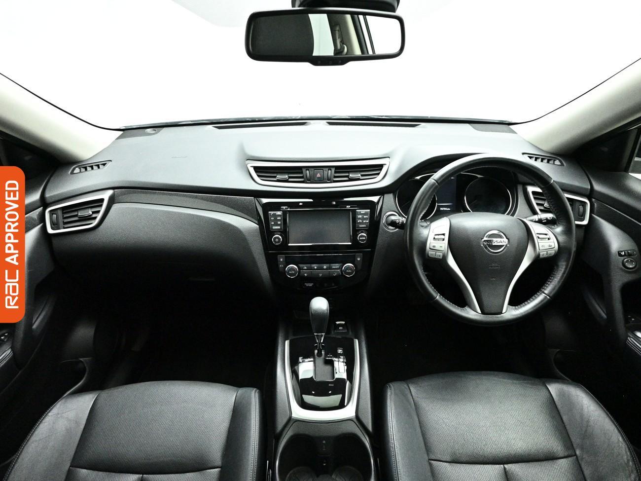 Nissan X-Trail view 2