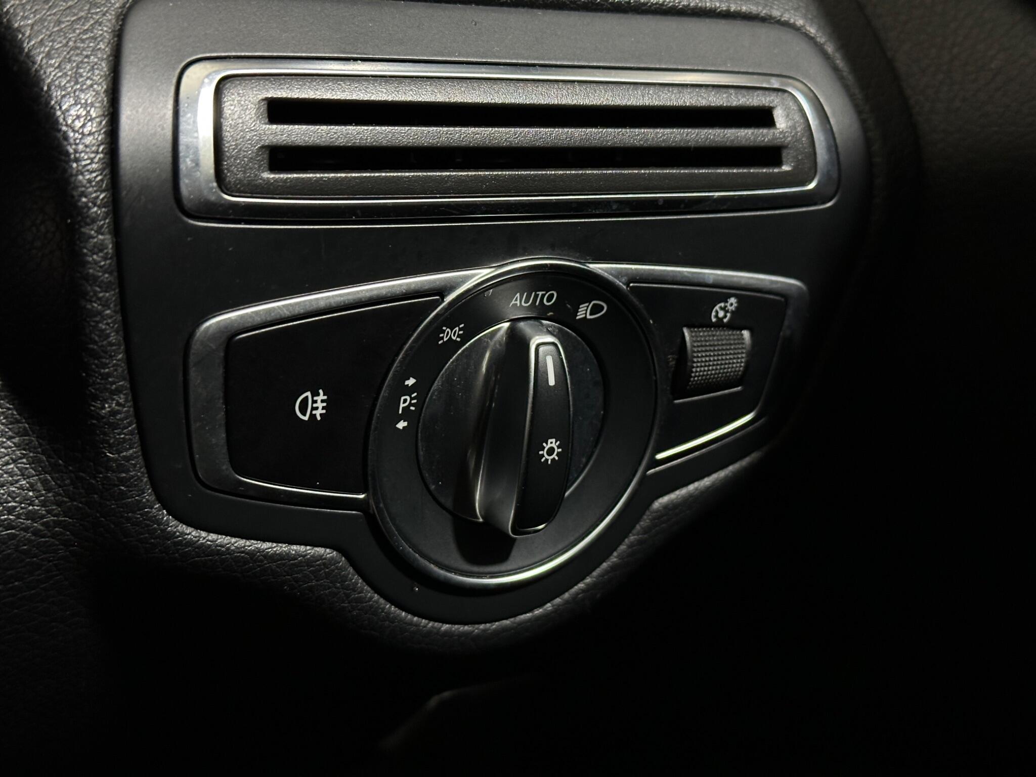 Mercedes-Benz C-Class view 18