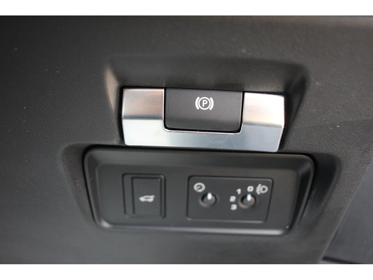 Land Rover Range Rover Evoque view 32