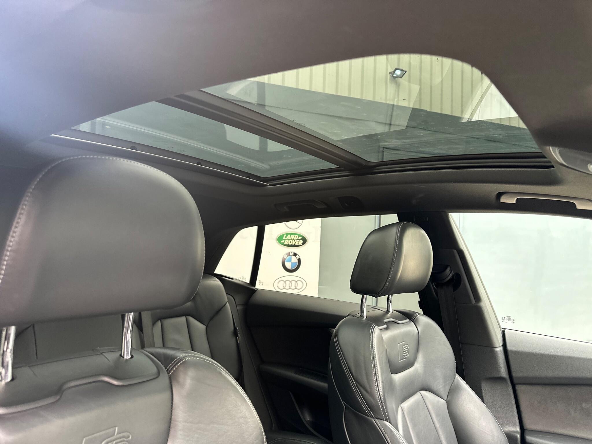 Audi Q8 view 19