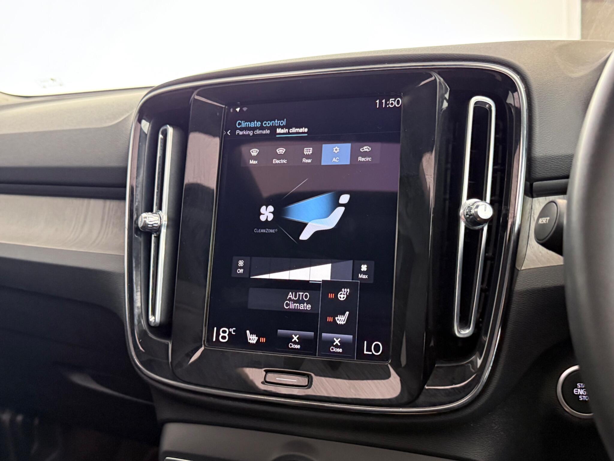 Volvo XC40 view 28