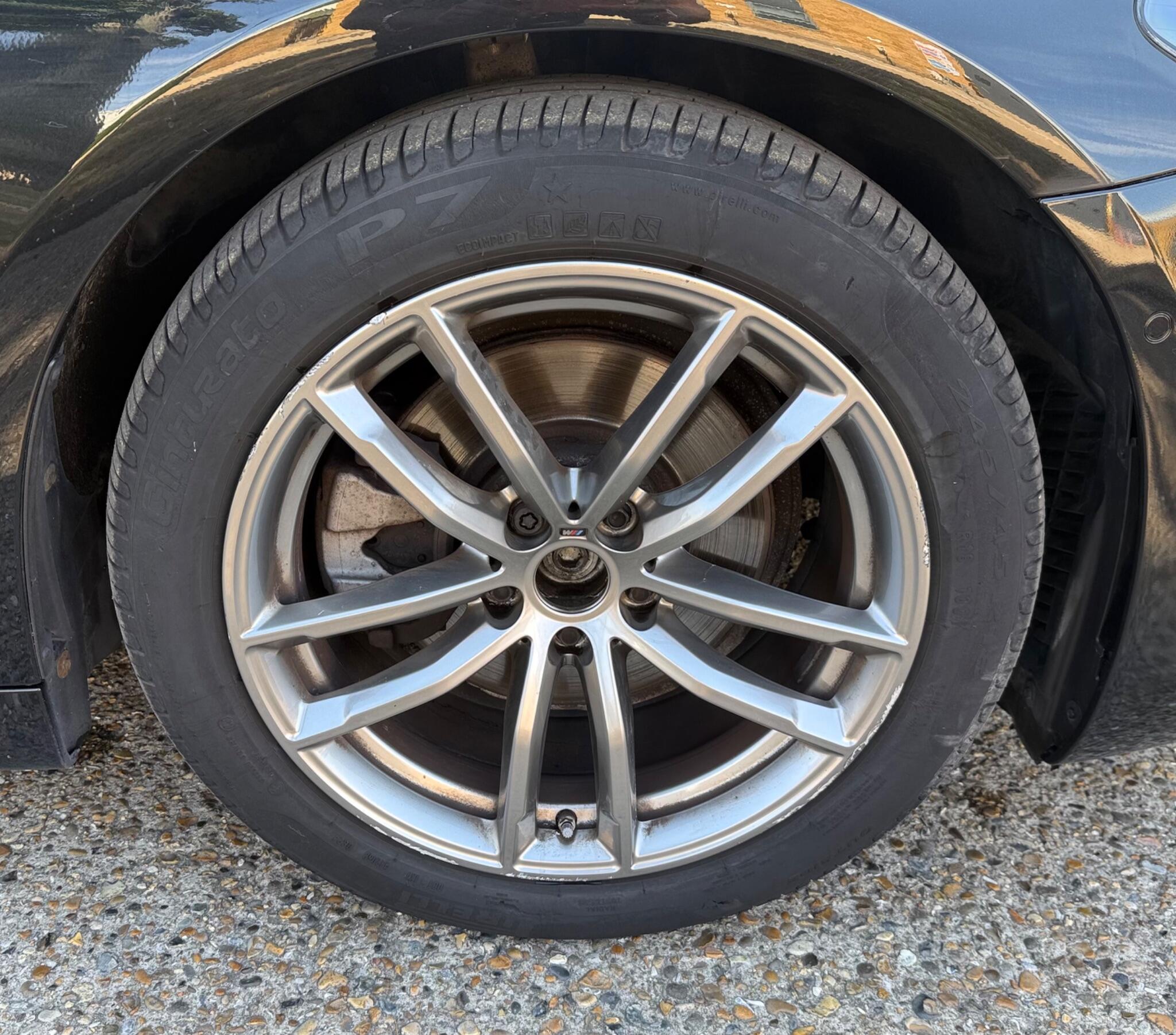 BMW 5 Series view 23