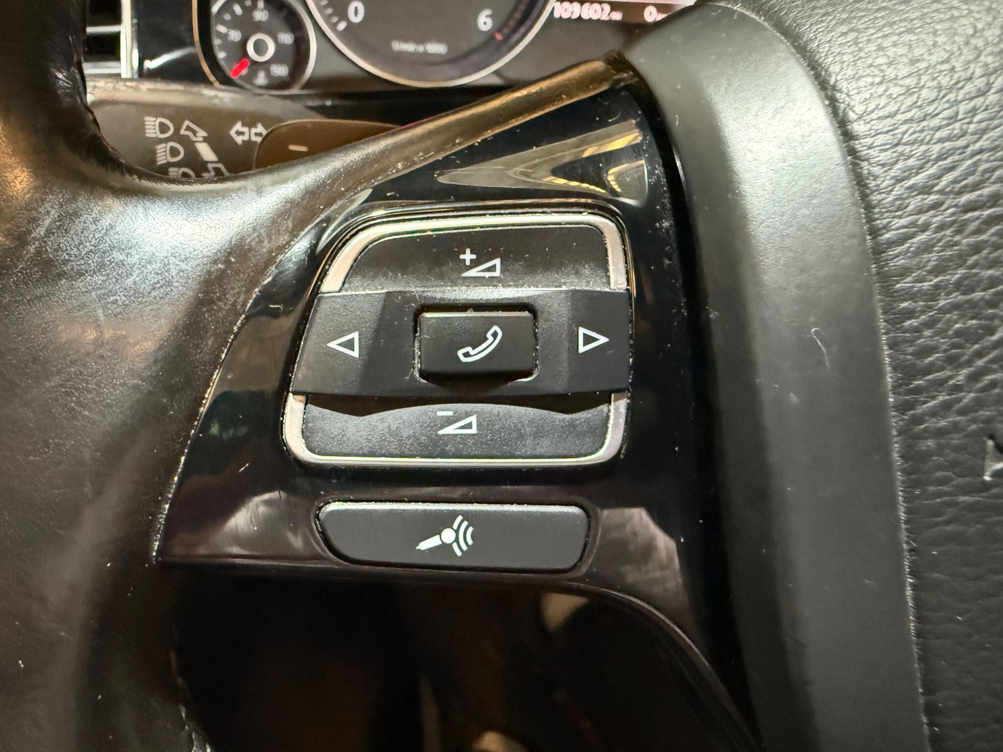 Volkswagen Touareg view 28