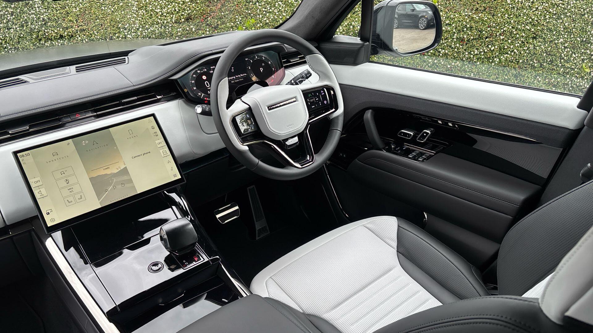 Land Rover Range Rover Sport view 11